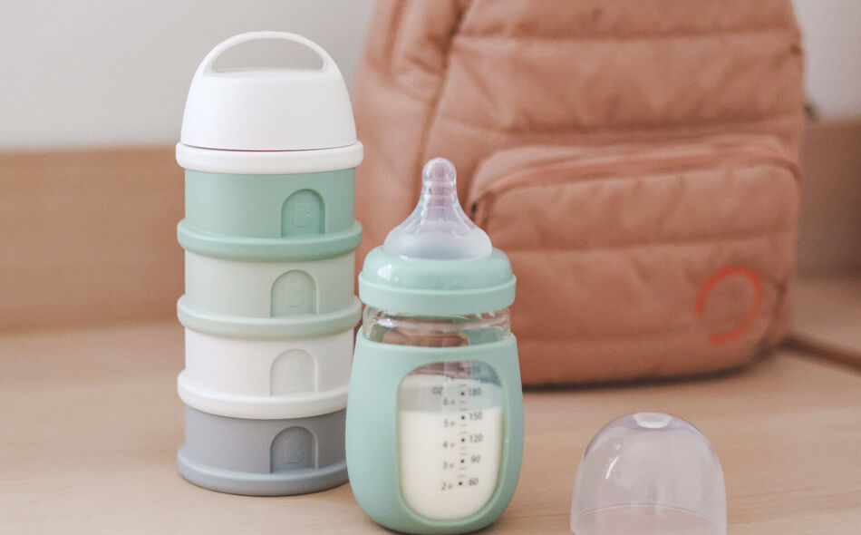 Beaba Formula Milk Container 4 Compartments Cotton white Sage green