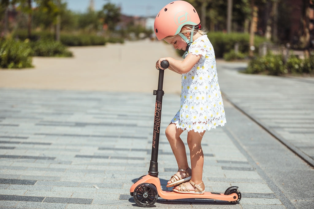 Scoot & Ride Highwaykick 3 LED - Peach