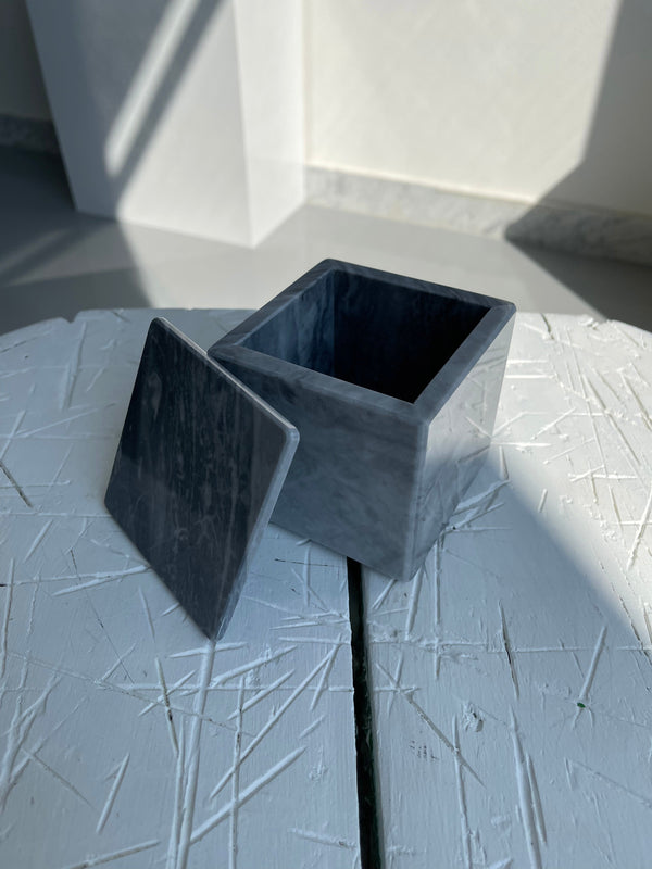 Box Holder with Lid in Portoro Marble