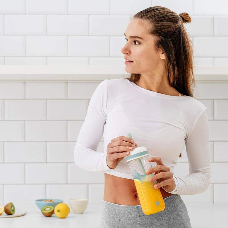 Woman holding a Wave 2in1 Smoothie Bottle