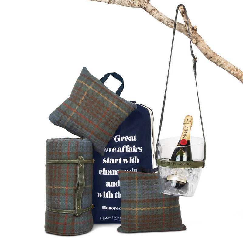 The Heating & Plumbing London Ultimate Picnic Toolkit - Classic Hunting Lodge